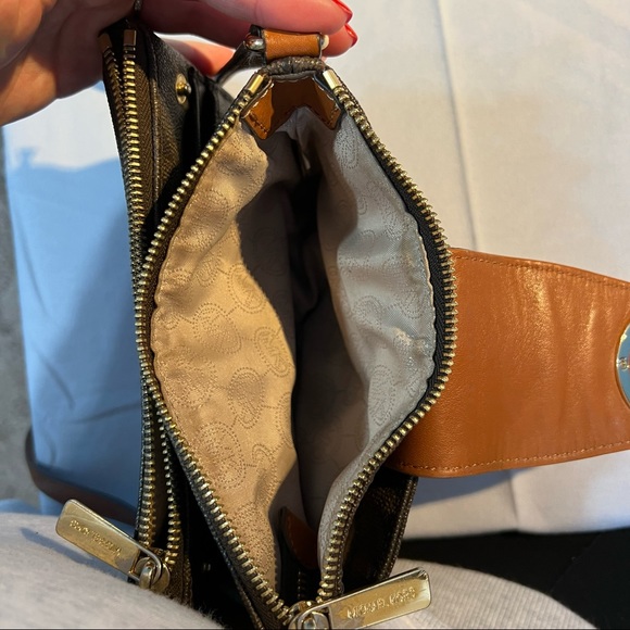 Michael Kors triple compartment logo crossbody - Picture 6 of 10